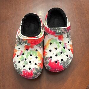 Women’s size 8 fuzzy crocs